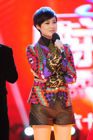 《快乐男声》第四个评委李宇春昨天正式亮相，她表示舞台是留给选手的，“我也无需说太多”。
