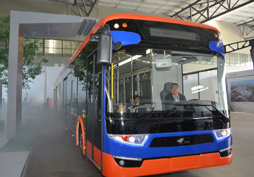 全球首创超级电容储能式现代电车在宁波下线