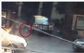 4歲女童在小區(qū)門口遭轎車碾壓 右小腿粉碎性骨折