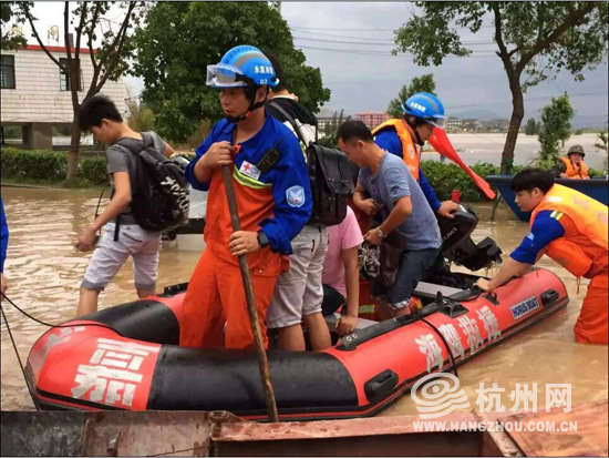 省红十字94万余元物资运往温州丽水台风灾区