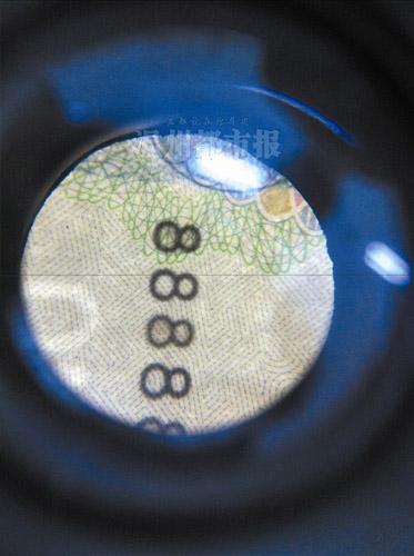 男子花重金買8個8&ldquo;豹號&rdquo;人民幣 疑被改號遭騙