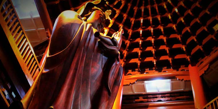 泉州少林寺红木观音雕像