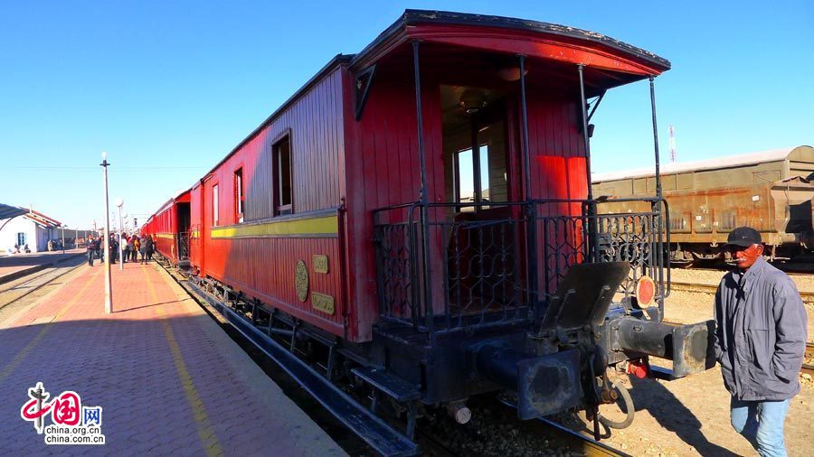 大漠红影突尼斯红蜥蜴列车 向撒哈拉进军