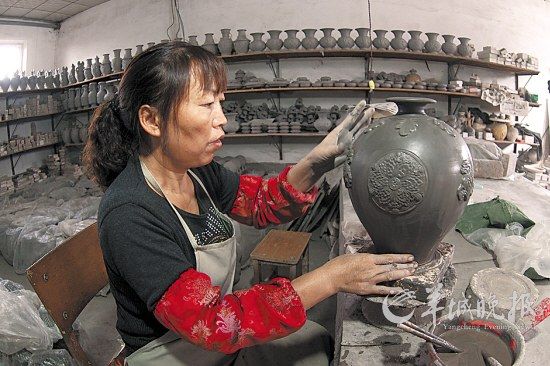 　　唐三彩传统制作工艺已经被列入国家级非物质文化遗产