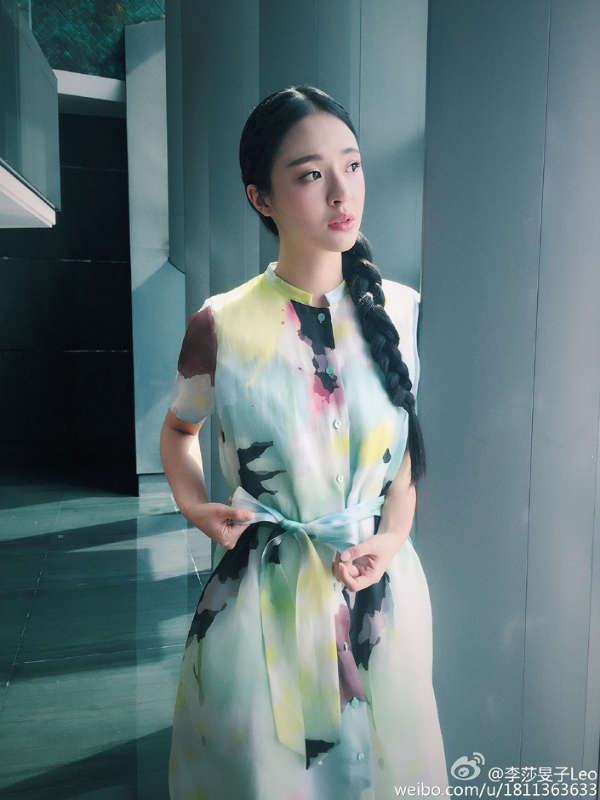 武大樱花学霸李莎昱子.