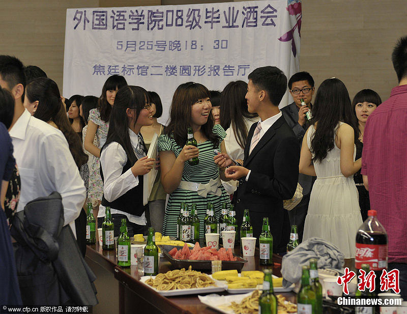 南京东南大学毕业学子红毯秀