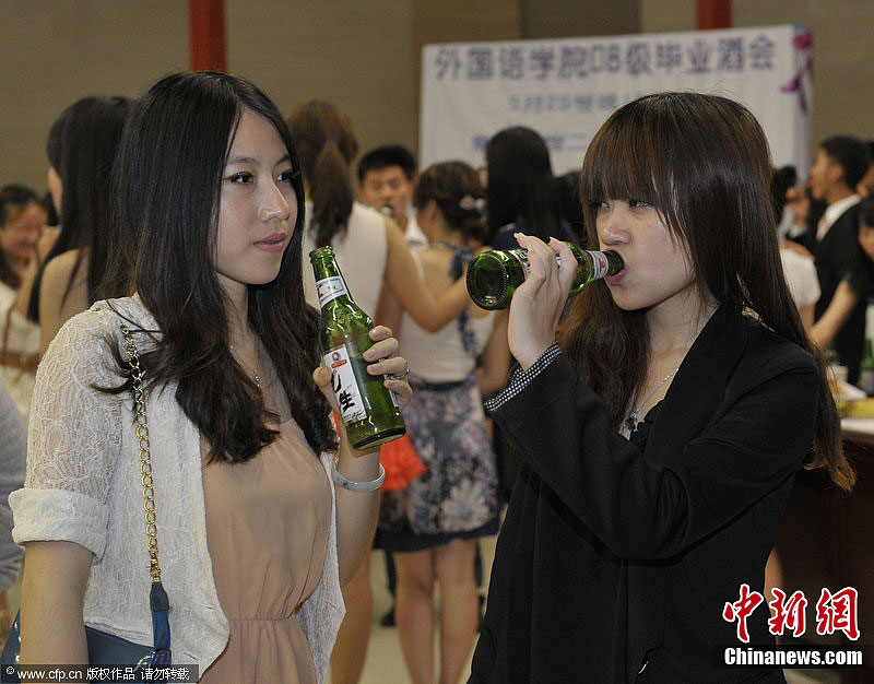 南京东南大学毕业学子红毯秀