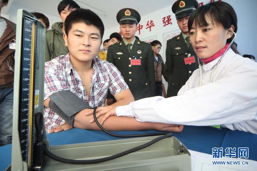 高清:冬季征兵<em>女兵</em>限<em>高中</em>及以上学历毕业者_教