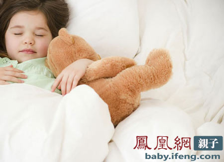 宝宝分床睡好处多 四招让孩子和父母分床睡