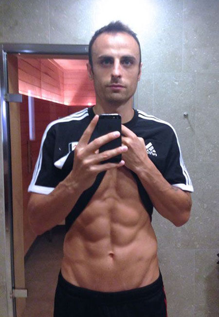 贝尔巴托夫自拍大秀6块腹肌_体育频道_凤凰网