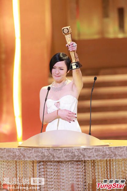 12月16日晚，香港TVB2013台庆颁奖礼举行。呼声最高的田蕊妮最终在五强中脱颖而出，击败杨怡、徐子珊、钟嘉欣、陈法拉，在颁奖嘉宾黄秋生手中接过奖项，成功登上视后宝座。