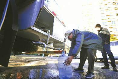 济南停水首日市民储备充足部分区域今日恢复供水