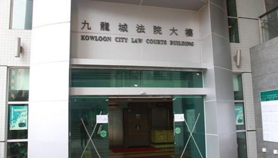 张柏芝父亲在九龙城裁判法院提堂 (点击图片进入下一页) 2012年8月10