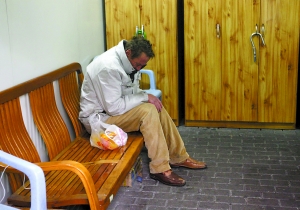 这个英国人在重庆醉了3天 醒来写英文信谢交巡