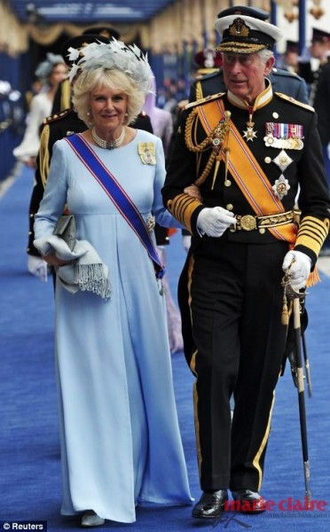 英国王储查尔斯王子,康沃尔公爵夫人卡米拉身穿bruce oldfield礼服