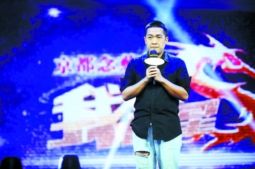 张丰毅与前妻吕丽萍25岁儿子上节目 自曝被父嫌丑