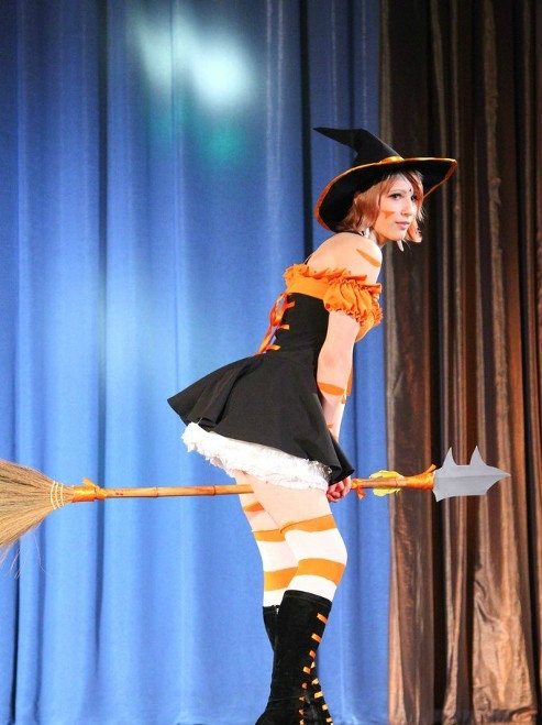 韩国<em>靓妹</em>扮性感好运姐!<em>英雄</em>联盟精彩COS欣赏