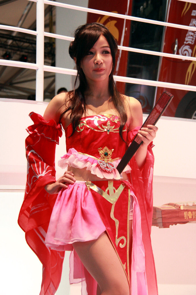 Chinajoy看美女:游族Cosplay集锦 火红色美艳无双