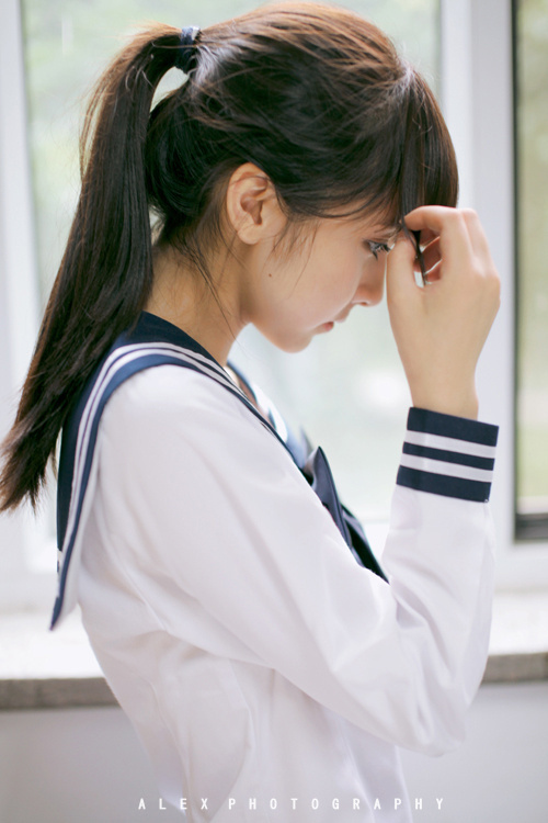 <em>粉红</em>兔<em>女郎</em>曲线诱惑 <em>美少女</em>上演PSP游戏秀 高