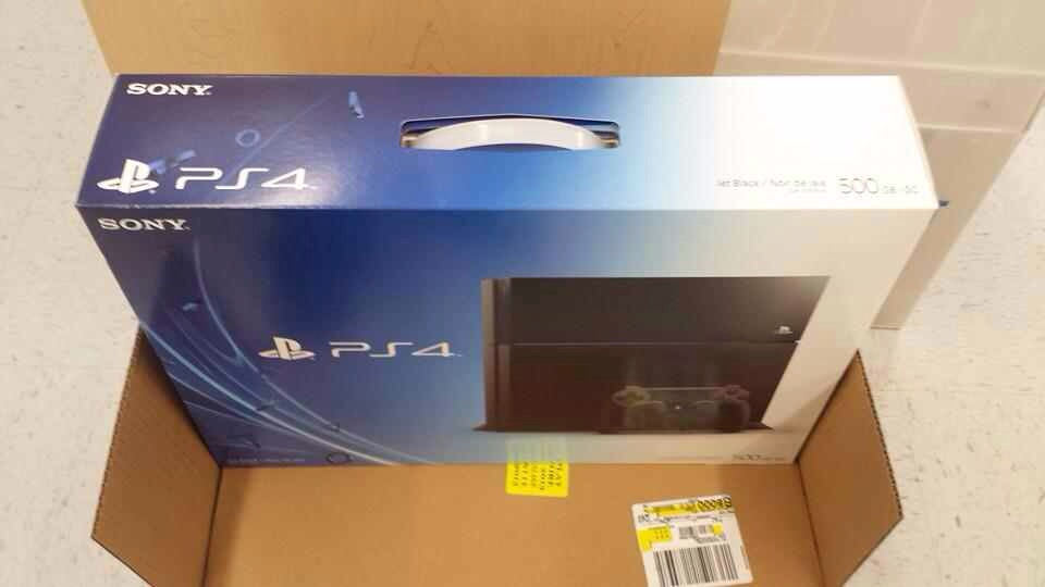 PS4主机已经抵达各大零售商仓库 包装盒曝光