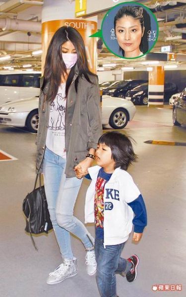 陈慧琳4岁长子遗传母亲长腿 个头已到妈咪腰(图)_音乐频道_凤凰网