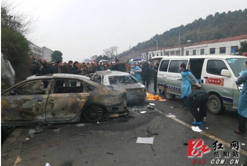 岳兴公路发生一起两车相撞事故 4死2伤(图)
