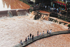 湖南凤凰古城遭暴雨