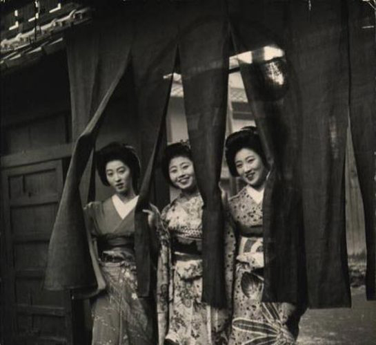 窦文涛:二战时日本动员妓女对抗美国兵捏碎其