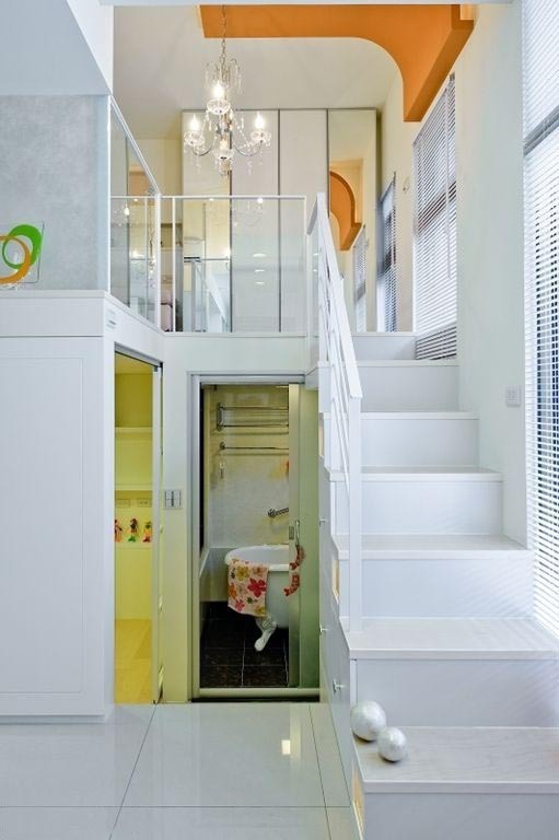 户型的loft装修,要将35平米布置出两个卧室、一个客厅,厨房卫生