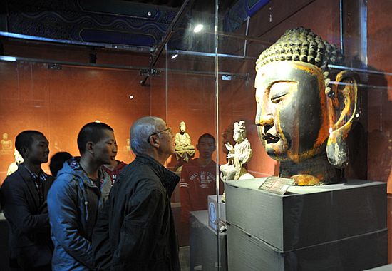 古刹佛影宋代木雕佛像展在京举办