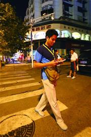 80后青岛小伙儿做代驾月赚上万 赚外快攒钱买