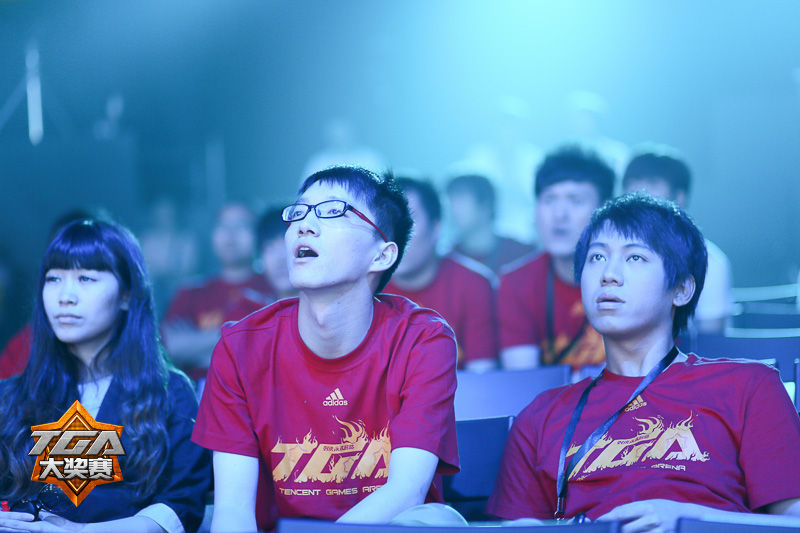 dnftga直播的主播装备,深渊票都是自己出钱么?