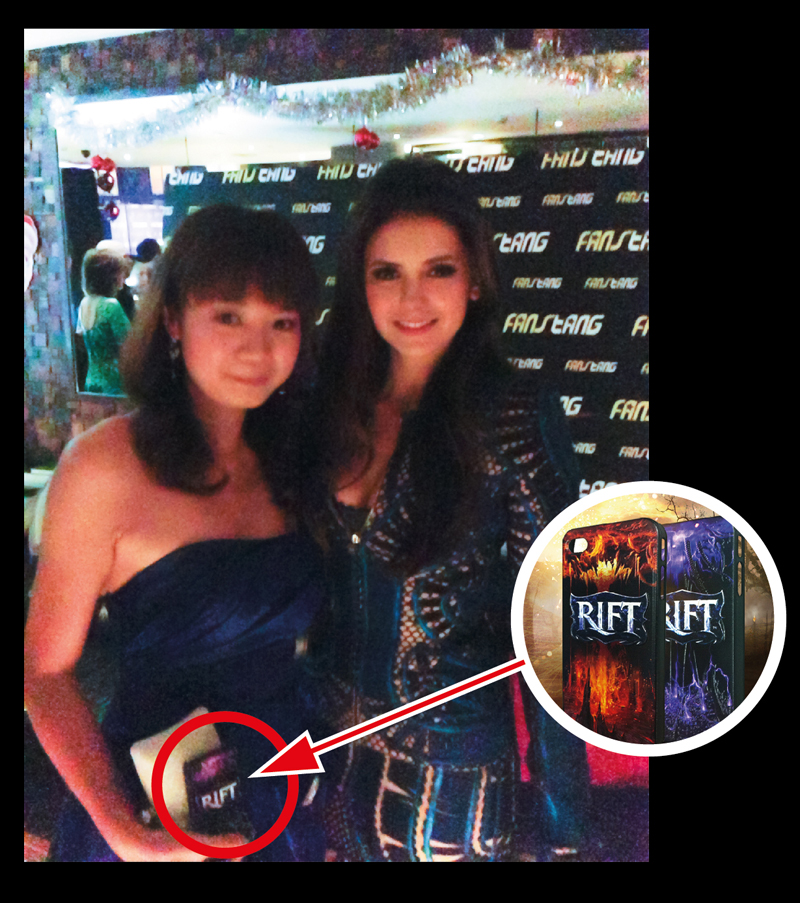 饰演女主角elena的妮娜&