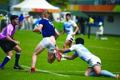 青奥橄榄球赛场现尴尬 运动员<em>内裤</em>频被扯<em>下</em>(图