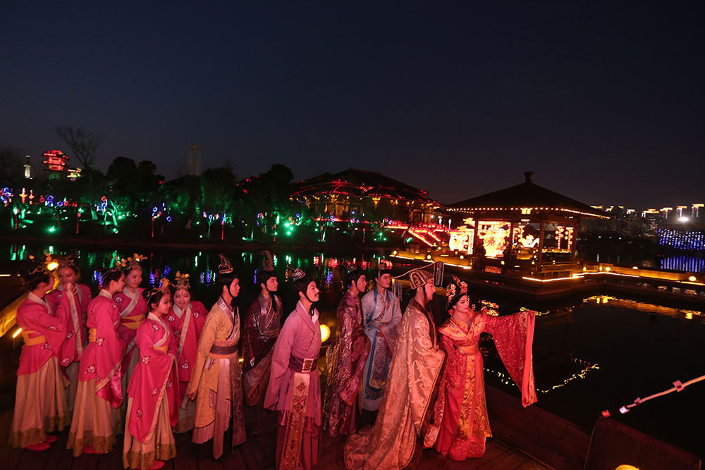 古装古礼 淹城春秋乐园新春灯会欢庆新年