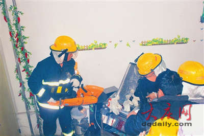 大庆消防员:除夕穿战斗服包饺子 365天随时待