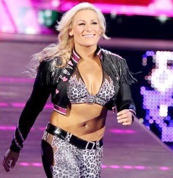 <em>WWE</em>摔角女王<em>激吻</em>男选手 场面火爆挑逗肾上腺