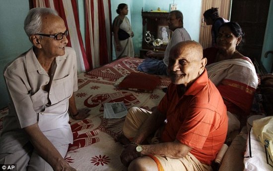 世界健美先生度过百岁生日 分享长寿秘诀(组图