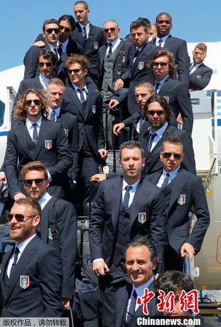 意大利国家队启程飞赴波兰参加即将举行的欧洲