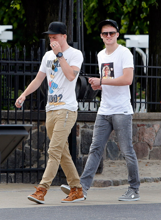 德国队外出放松 穆勒携妻子秀甜蜜[高清]