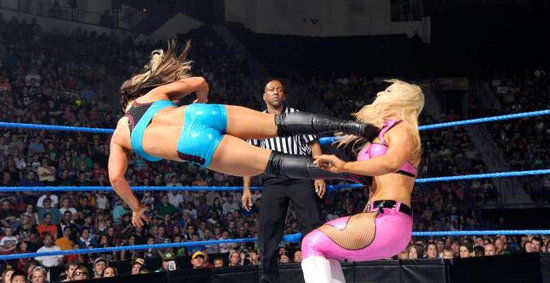 <em>WWE摔角女郎</em>火爆肉搏_体育频道_凤凰网
