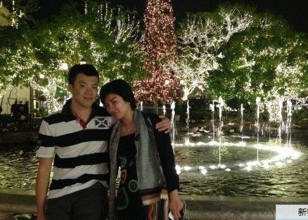 黄奕老公女儿萌态出镜 父女神似(图)
