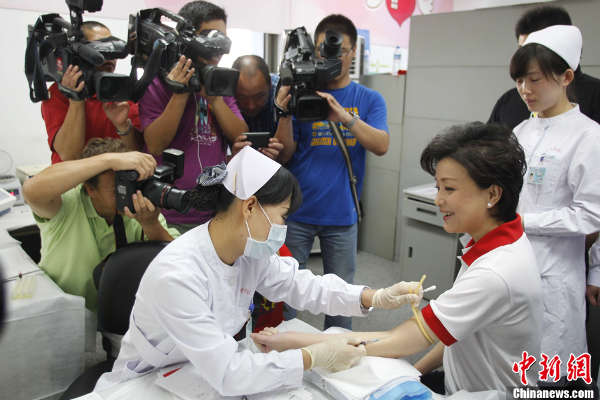 世界献血者日:杨澜北京无偿献血_公益频道_凤