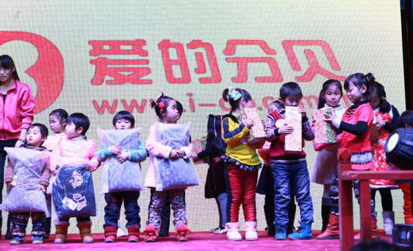 名嘴牵手听障儿童 “爱的分贝”唱响平安夜|听障|名嘴_凤凰公益