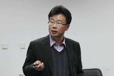 周学海代表软件学院发言,介绍了软件学院招生,人才培养,实习基地建设