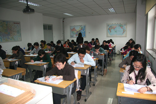 孔子学院志愿者选拔考试在我校举行