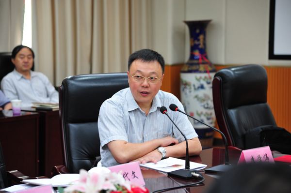 学校特聘李明洲为教授二级岗 奖助李学伟教授