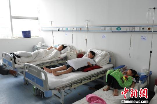 河南陕县一中学疑似食物中毒 124人住院治疗(