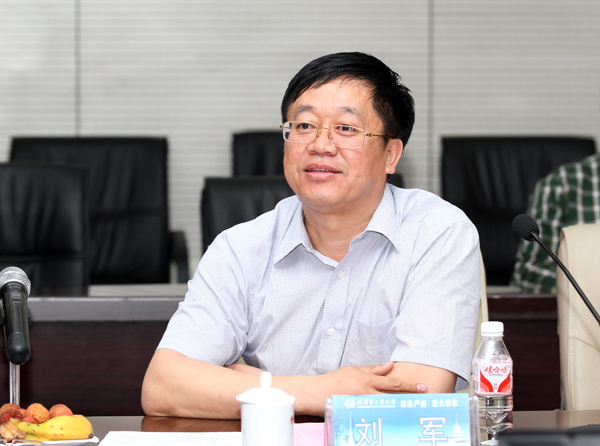 我校与鸡东县签署校地合作协议