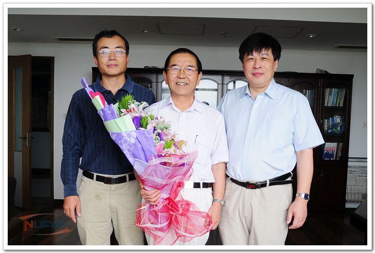 校领导在教师节走访慰问我校院士、长江学者等